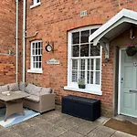 Choristers Mews: Luxury Cottage A Stones Throw From The Cathedral!