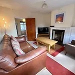 Cosy Cottage, Cathedral Views, Historic Quarter