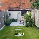 Inviting 2 Bedroom Home In Lincoln By Renzo, Close To Lincoln Cathedral!