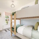 Charming 3-Bedroom Home In Historic Lincoln Ideal For Families