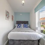 Charming 3-Bedroom Home In Historic Lincoln Ideal For Families