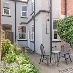 Charming 3-Bedroom Home In Historic Lincoln Ideal For Families
