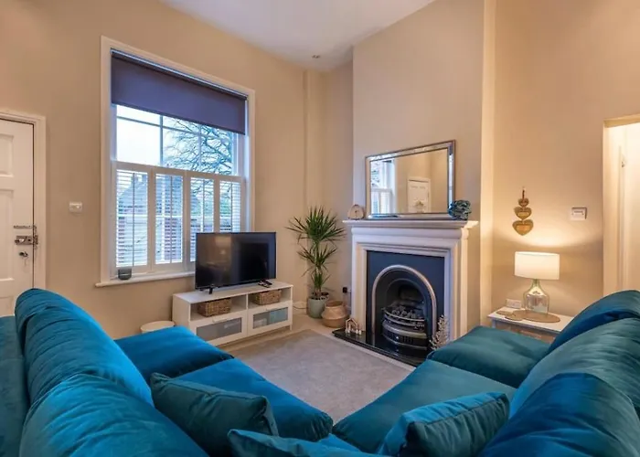 Choristers Mews: Luxury Cottage A Stones Throw From The Cathedral!
