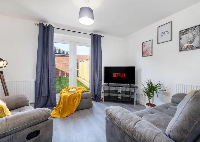 The Holt-Ideal For Contractors- Heartwarming 2 Bedrooms Apartment-Parking