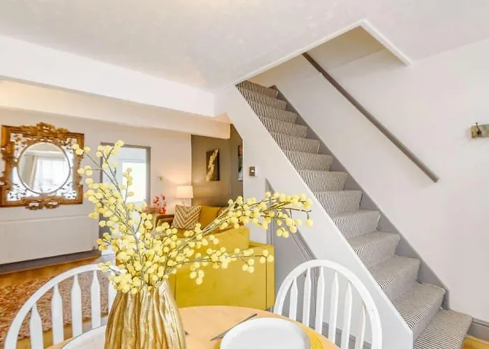 Stylish Uphill Townhouse