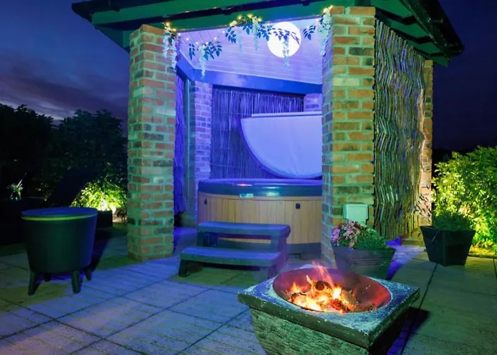 Lincoln Holiday Retreat Cottage With Private Hot Tub