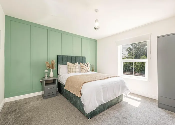 Charming 3-Bedroom Home In Historic Lincoln Ideal For Families