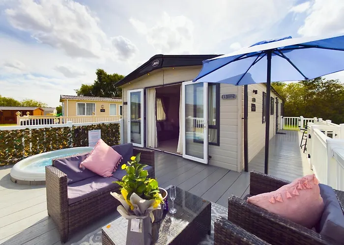 Tattershall Lakes Mini Breaks - Gibson Close