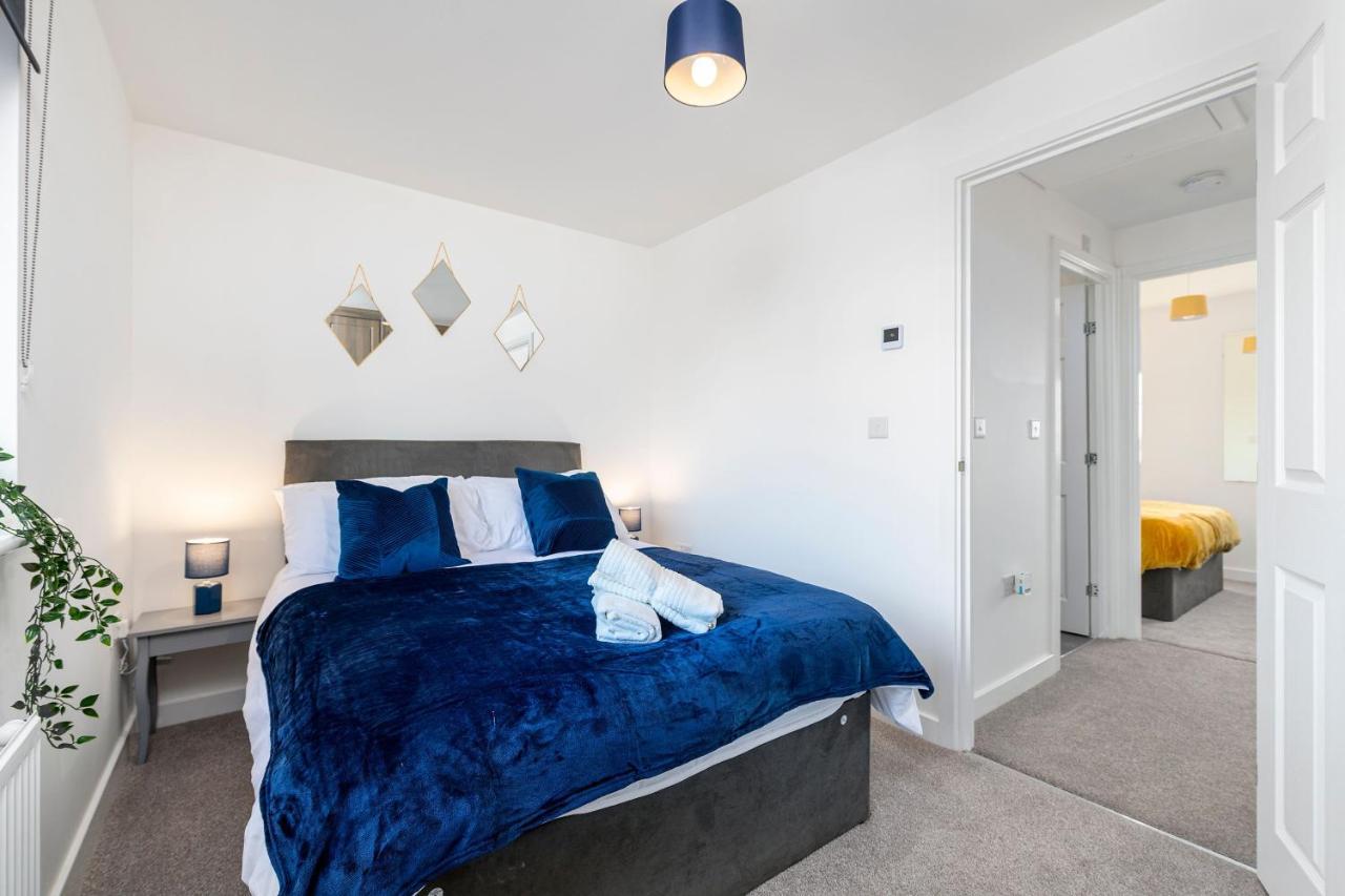 The Holt-Ideal For Contractors- Heartwarming 2 Bedrooms Apartment-Parking *