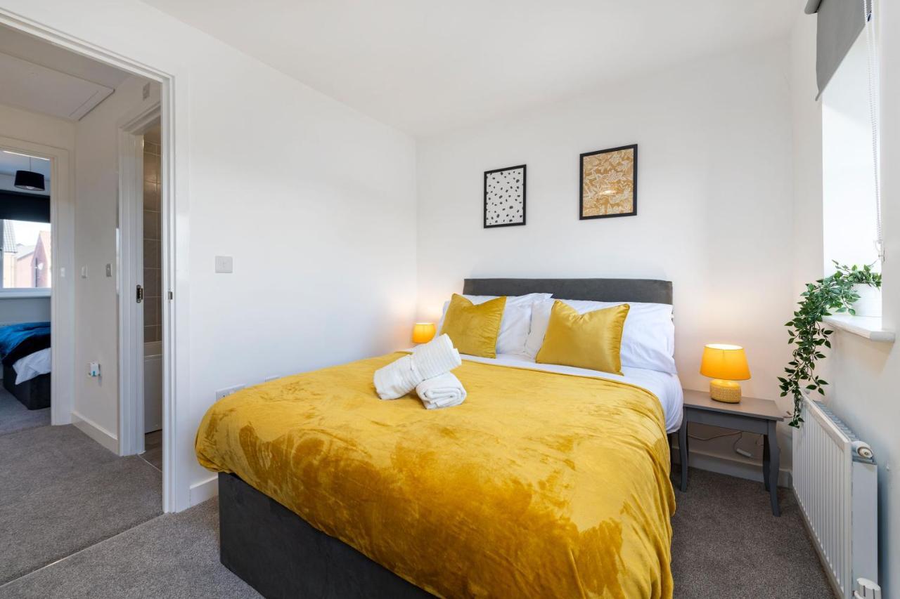 The Holt-Ideal For Contractors- Heartwarming 2 Bedrooms Apartment-Parking * Lincoln