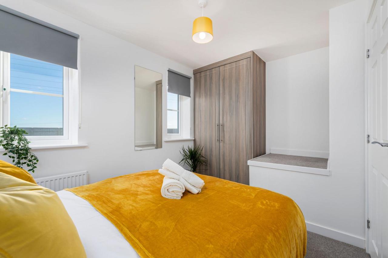 Guest house The Holt-Ideal For Contractors- Heartwarming 2 Bedrooms Apartment-Parking *