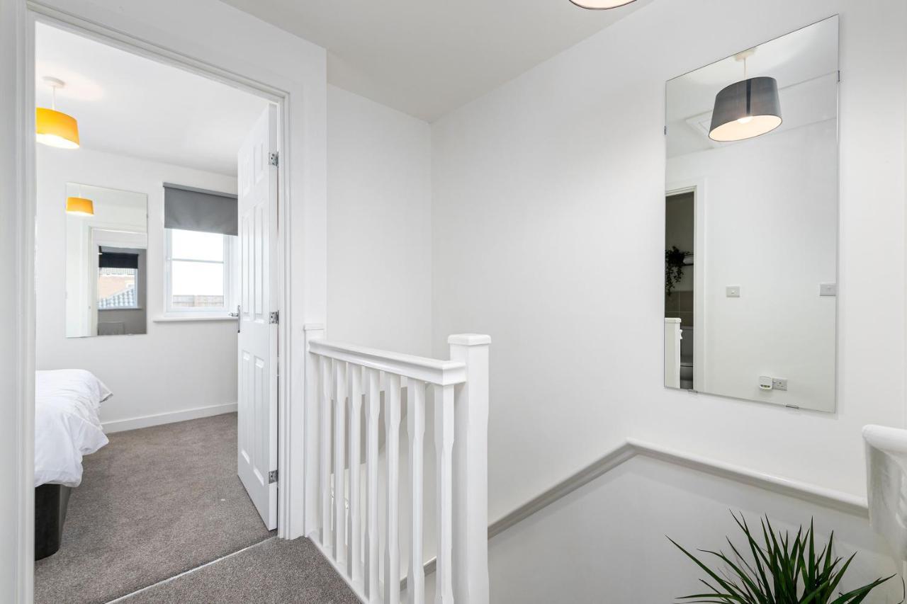 The Holt-Ideal For Contractors- Heartwarming 2 Bedrooms Apartment-Parking