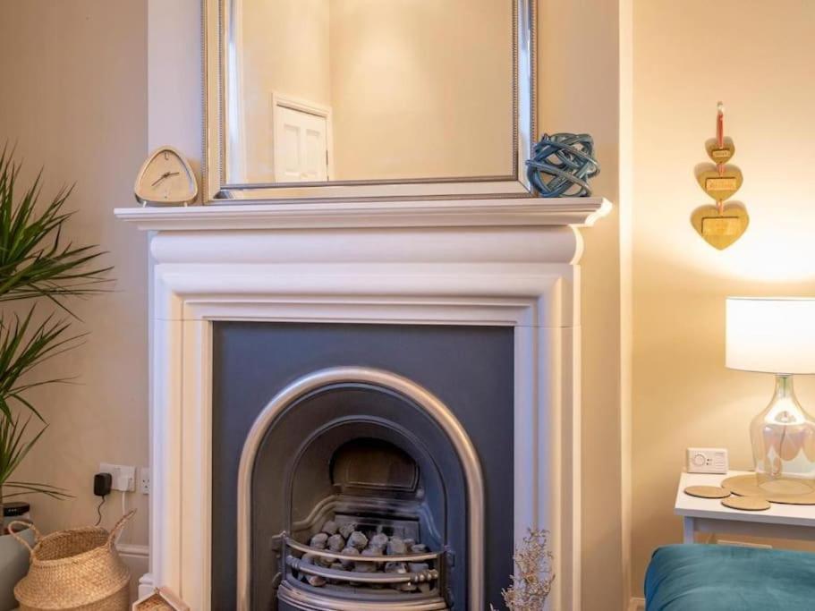 Choristers Mews: Luxury A Stones Throw From The Cathedral! Holiday home