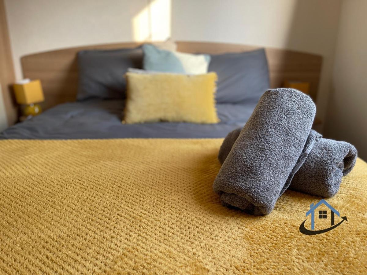 Holiday park Taverner Place, Modern Home, Sleeps 8, Pets, Corporates Welcome