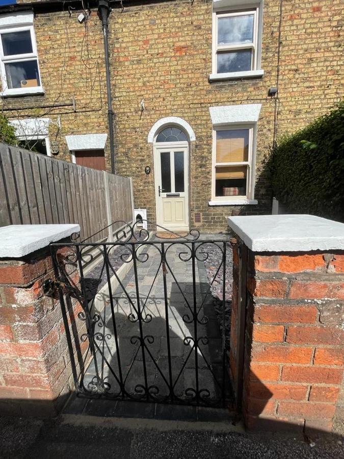 Cosy Cottage, Cathedral Views, Historic Quarter Holiday home *
