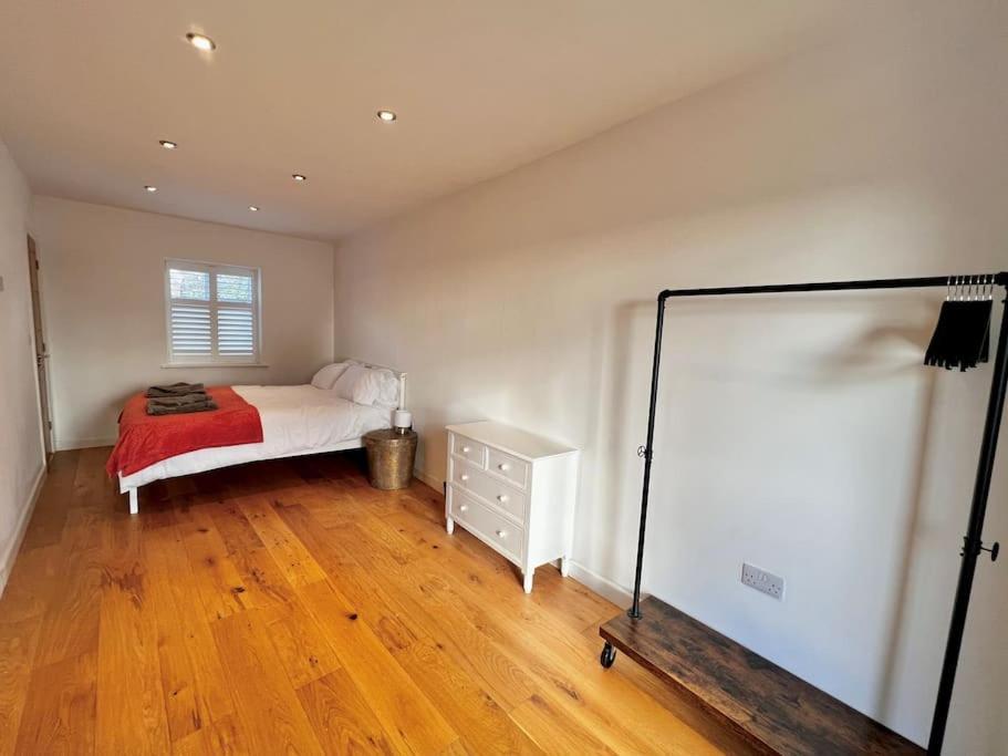 Stylish 3 Bed House With Castle Views *