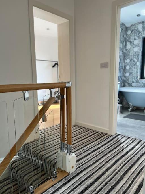 Stylish 3 Bed House With Castle Views *