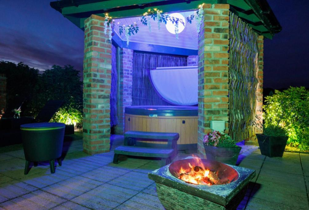 Retreat With Private Hot Tub Casa de férias