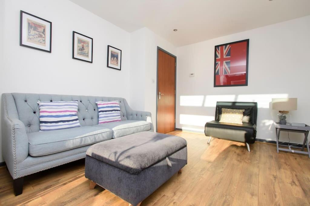 The Imp's Pad - Off Steep Hill - Private Parking Holiday home *