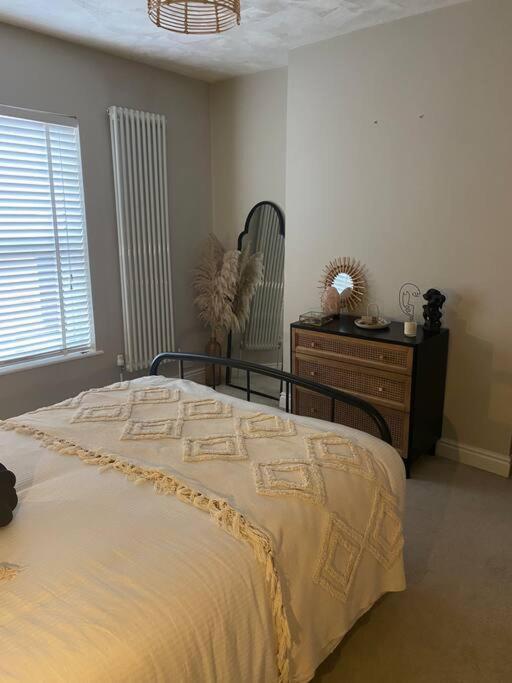 Homely 2-bed Terrace With Log Burner