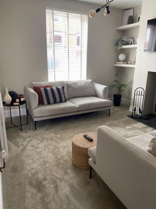 Homely 2-bed Terrace With Log Burner Apartment