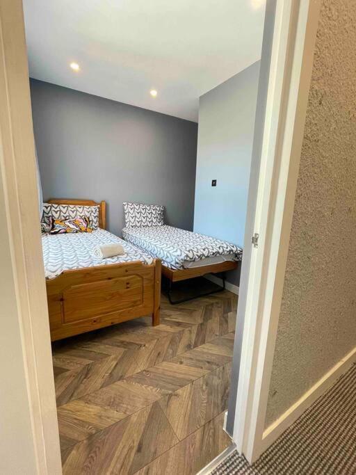Modern And Spacious House With Hot Tub Lincoln