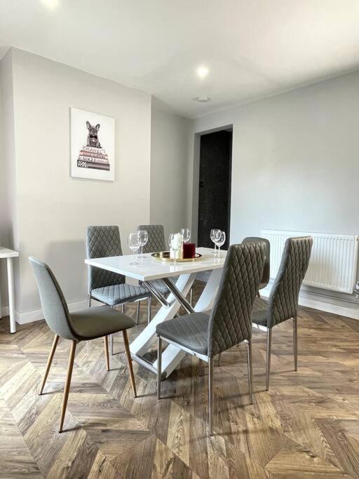 Modern And Spacious House With Hot Tub Apartment Lincoln