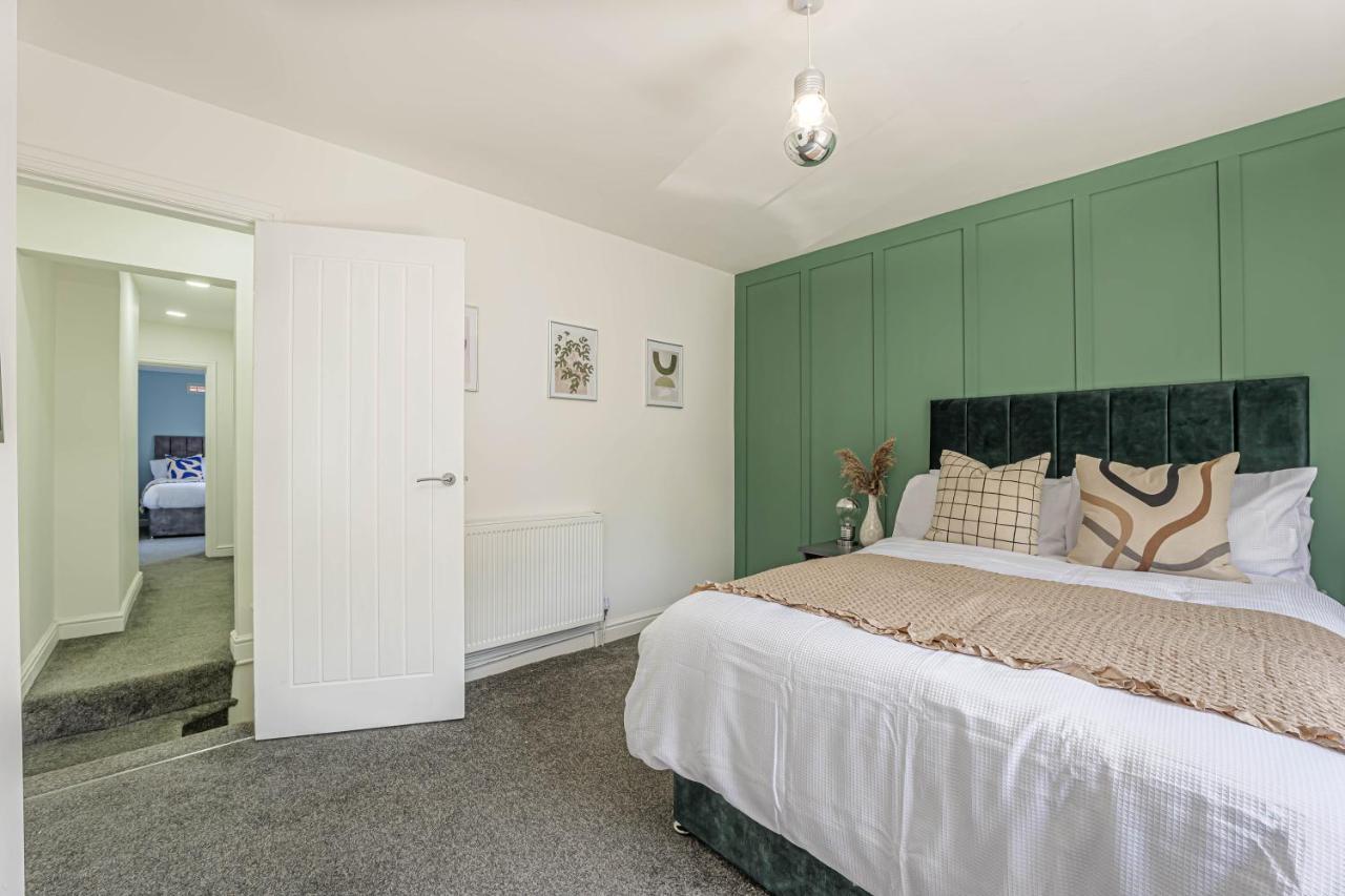 Charming 3-bedroom In Historic Ideal For Families Casa de férias *