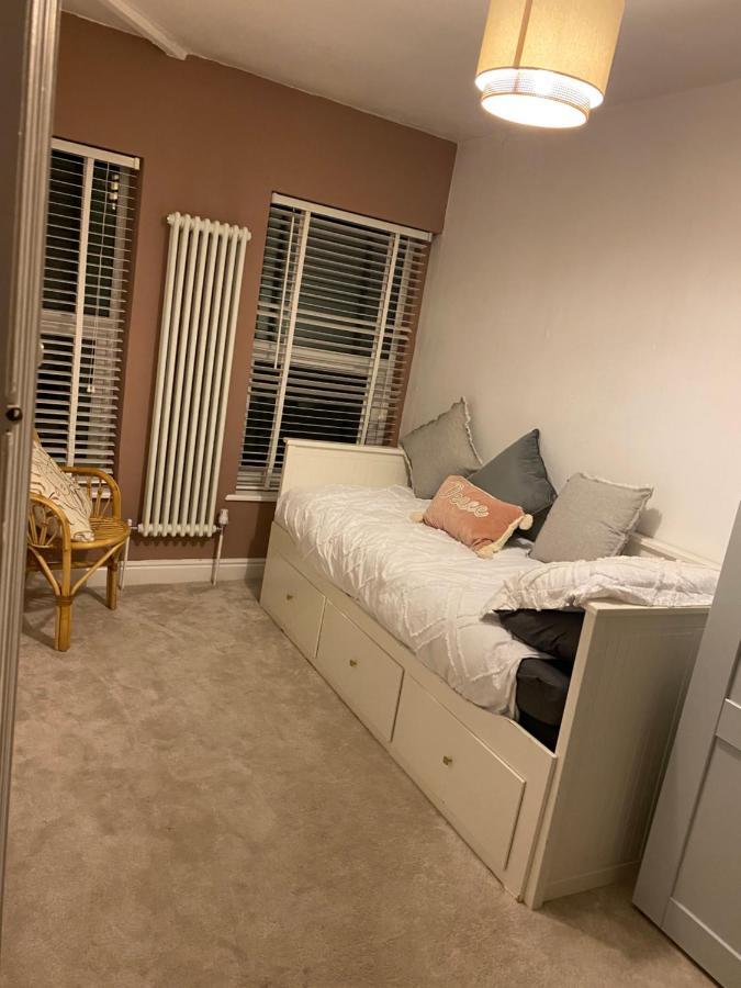 Homely 2-bed Terrace With Log Burner Apartment