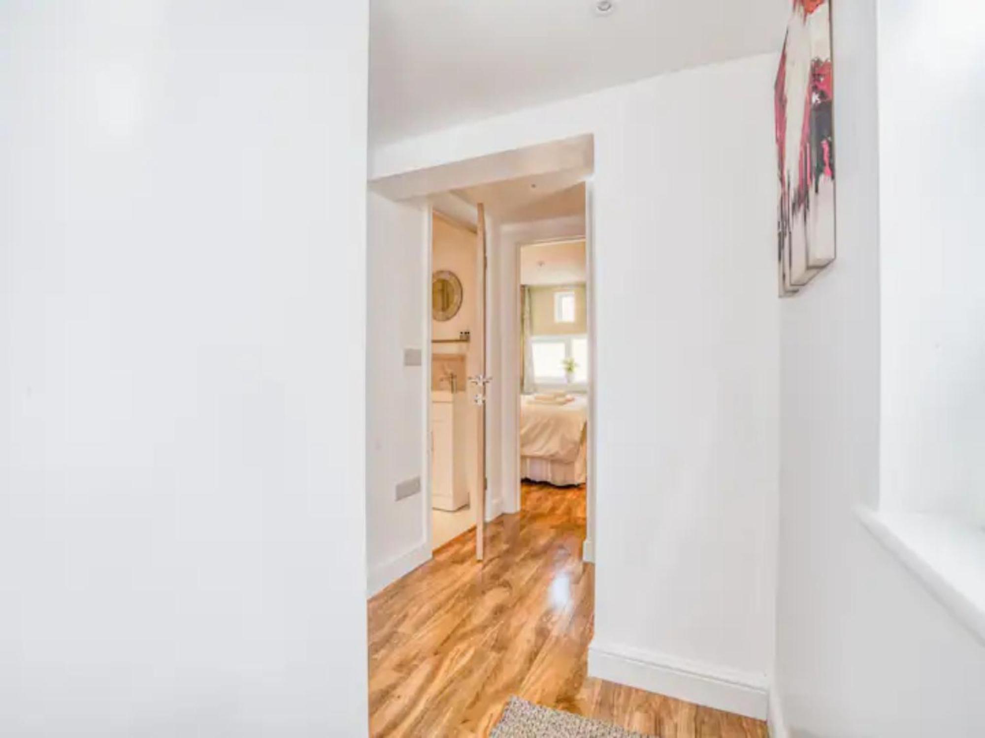 Pass The Keys Spacious Flat In The Centre Apartment *