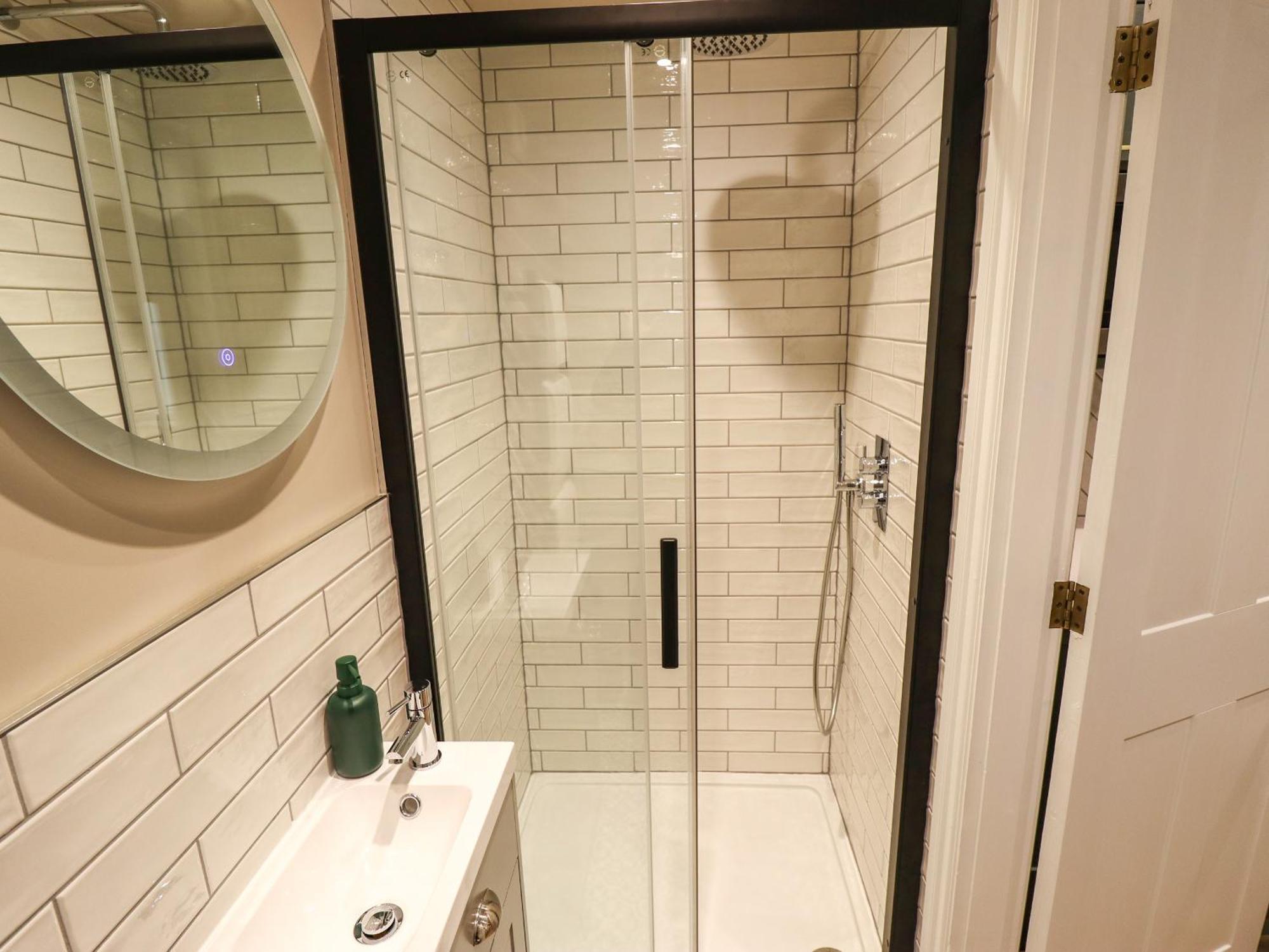 17 Union Road Basement Apartment *