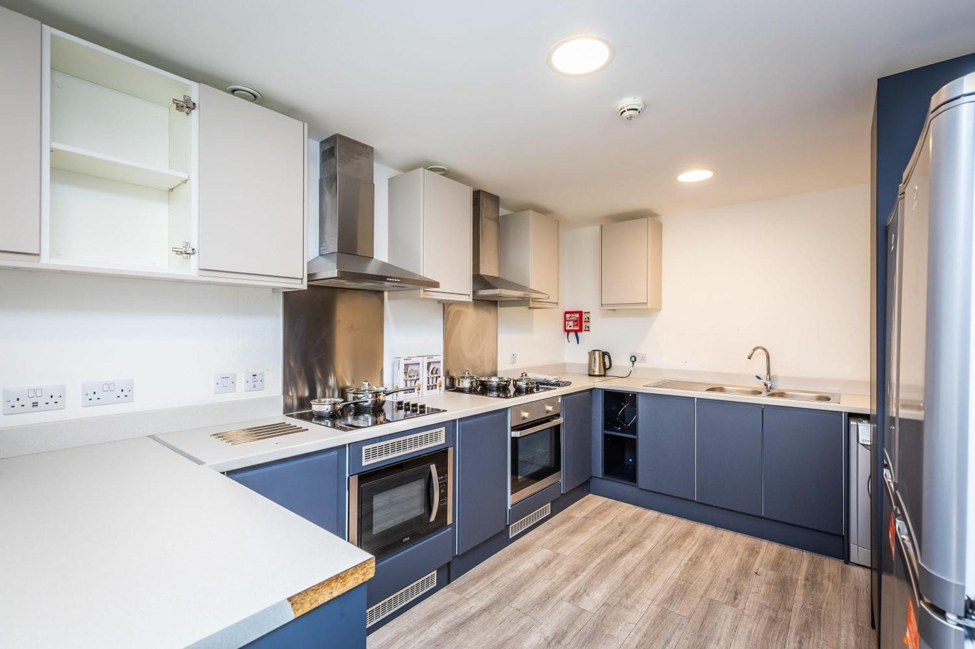 Ensuite With Shared Kitchen, Close To Centre- 18 Above *