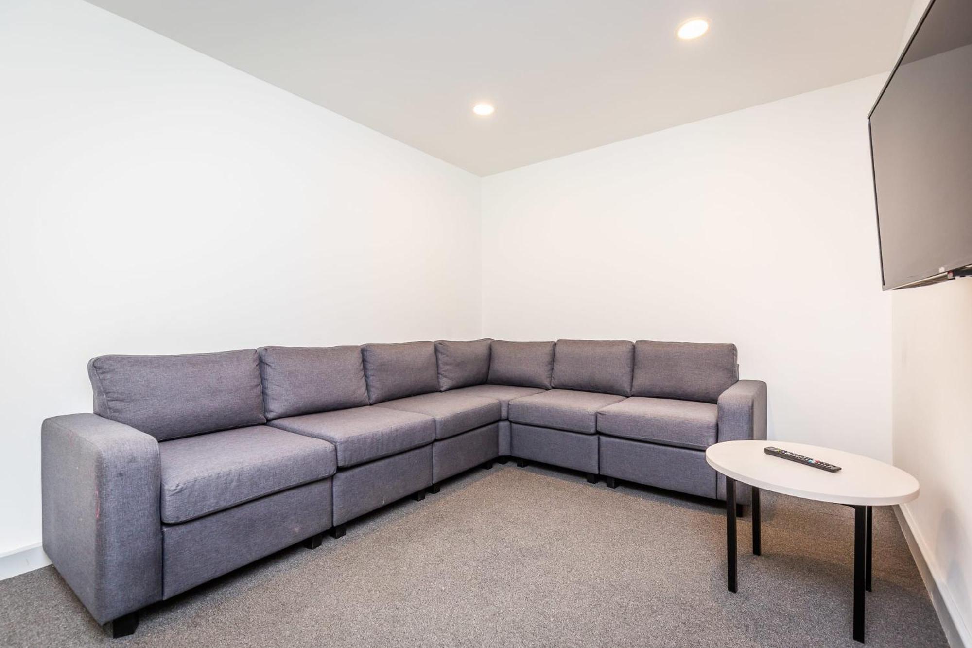 Ensuite With Shared Kitchen, Close To Centre- 18 Above *