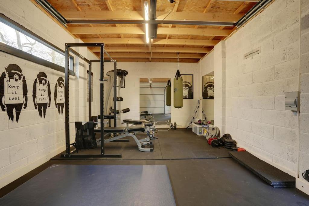 Casa de férias Spacious 4 Bed With Gym And Tennis Court