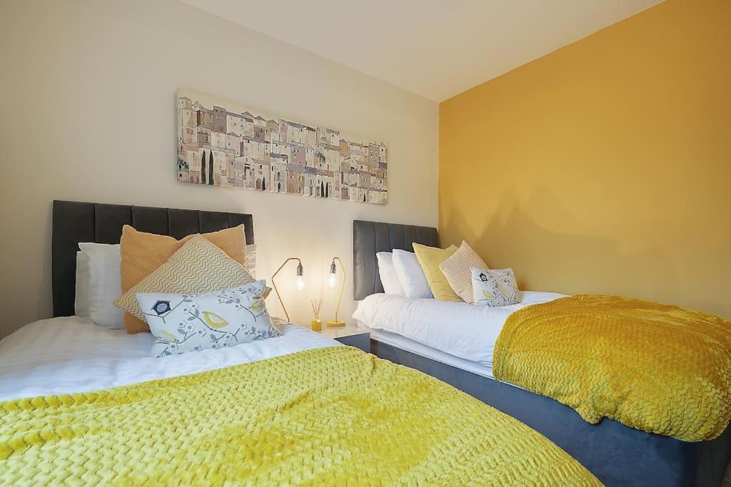 Spacious 4 Bed With Gym And Tennis Court Lincoln