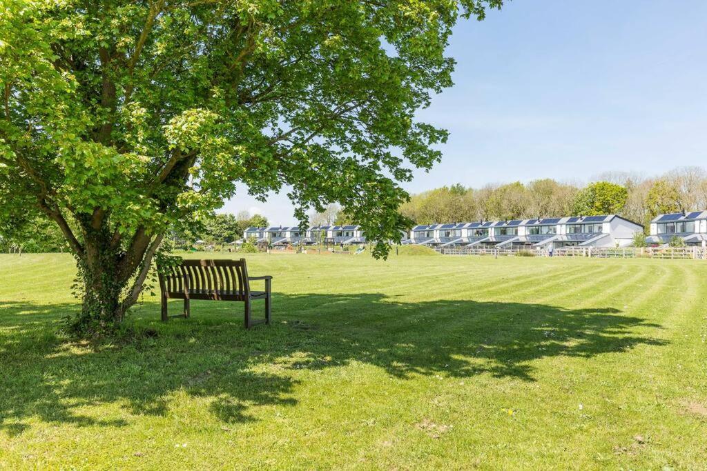 Spacious 4 Bed With Gym And Tennis Court * Lincoln