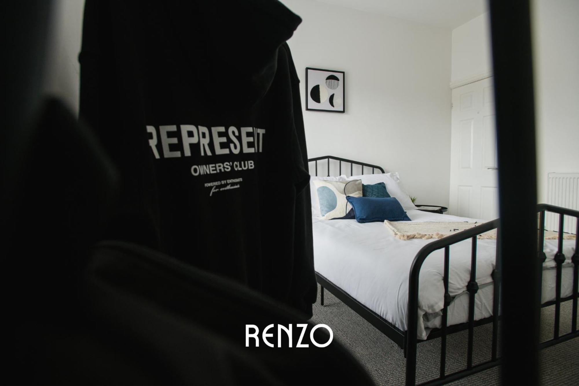 Cosy And Inviting 2-bed Townhouse In By Renzo, Free Wi-fi, Ideal For Contractors