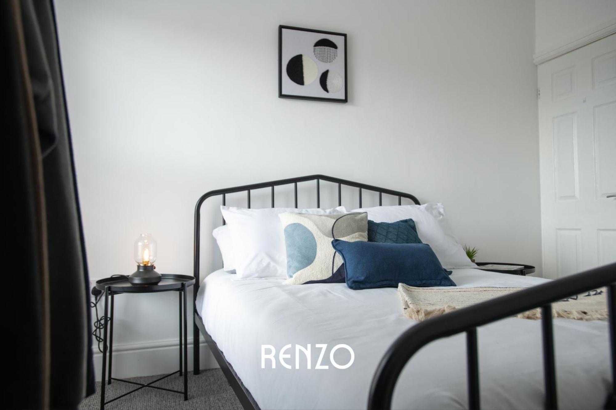 Cosy And Inviting 2-bed Townhouse In By Renzo, Free Wi-fi, Ideal For Contractors