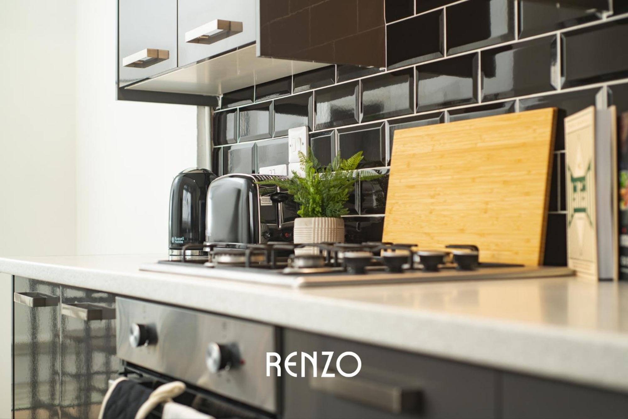 Cosy And Inviting 2-bed Townhouse In By Renzo, Free Wi-fi, Ideal For Contractors *