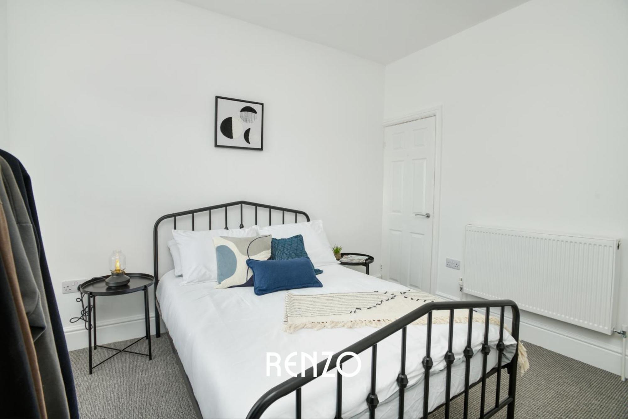 Cosy And Inviting 2-bed Townhouse In By Renzo, Free Wi-fi, Ideal For Contractors