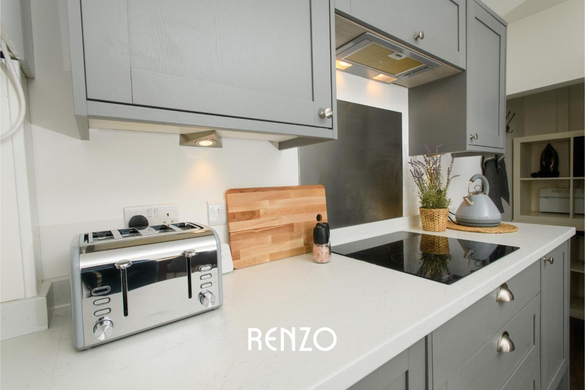 Inviting 2 Bedroom In By Renzo, Close To Cathedral! *