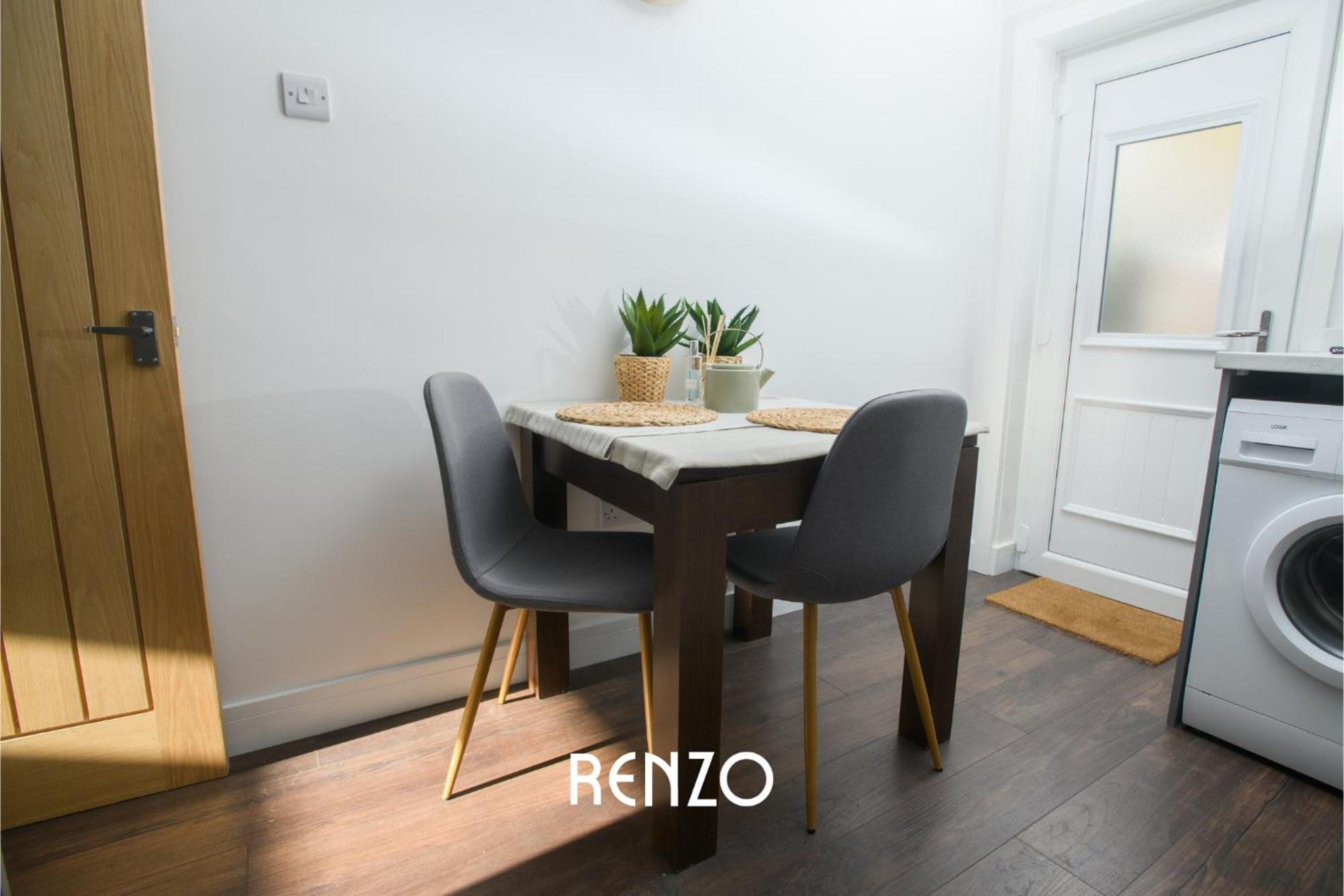 Inviting 2 Bedroom In By Renzo, Close To Cathedral! * Lincoln
