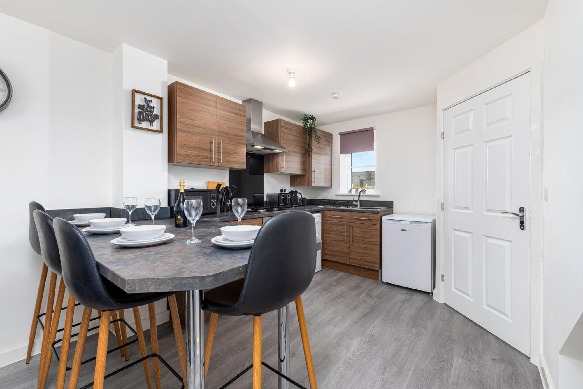 Guest house The Holt-Ideal For Contractors- Heartwarming 2 Bedrooms Apartment-Parking