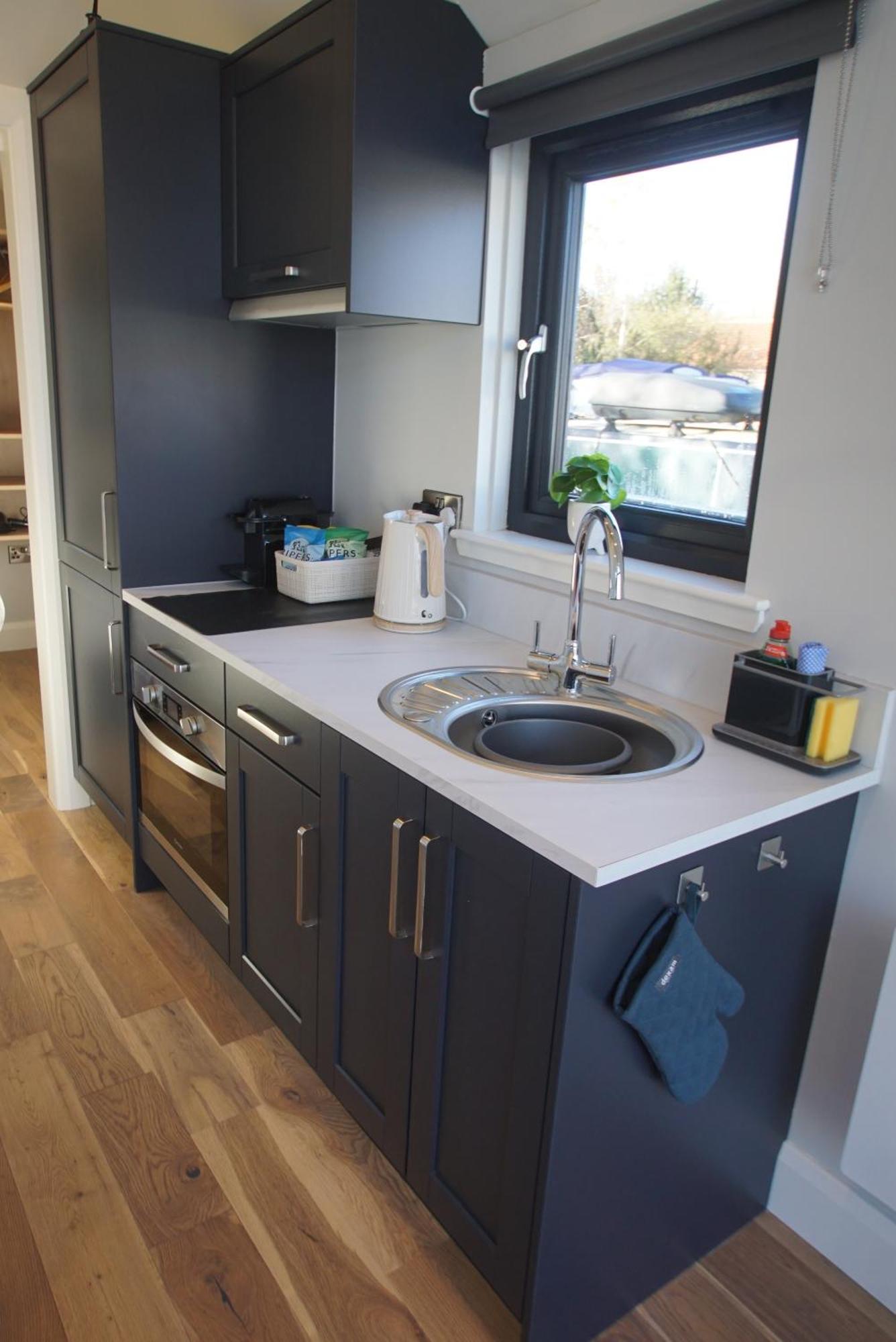 Floating Holidays Apartment Lincoln