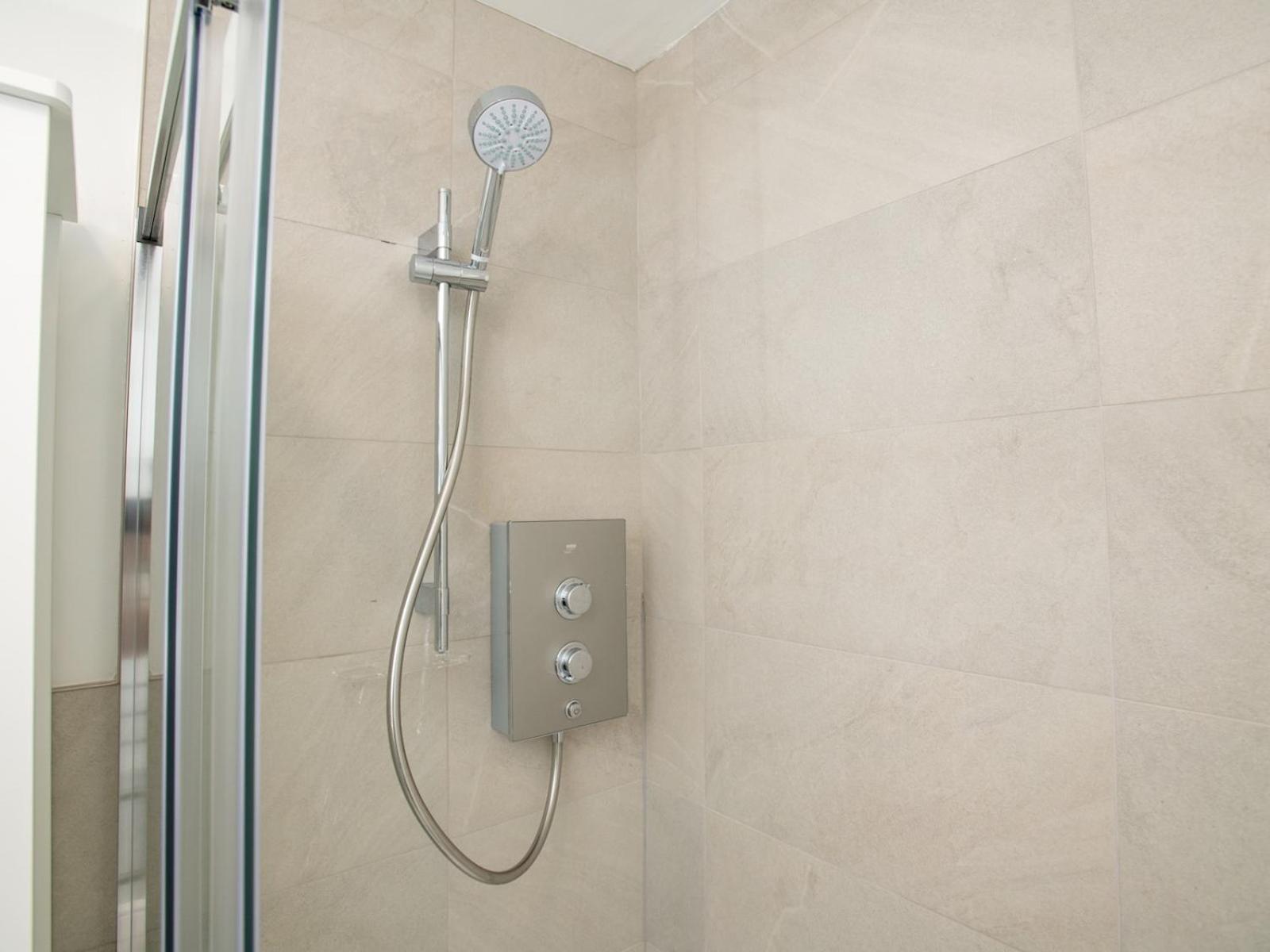 Pet Friendly Flat By The Castle Pass The Keys *