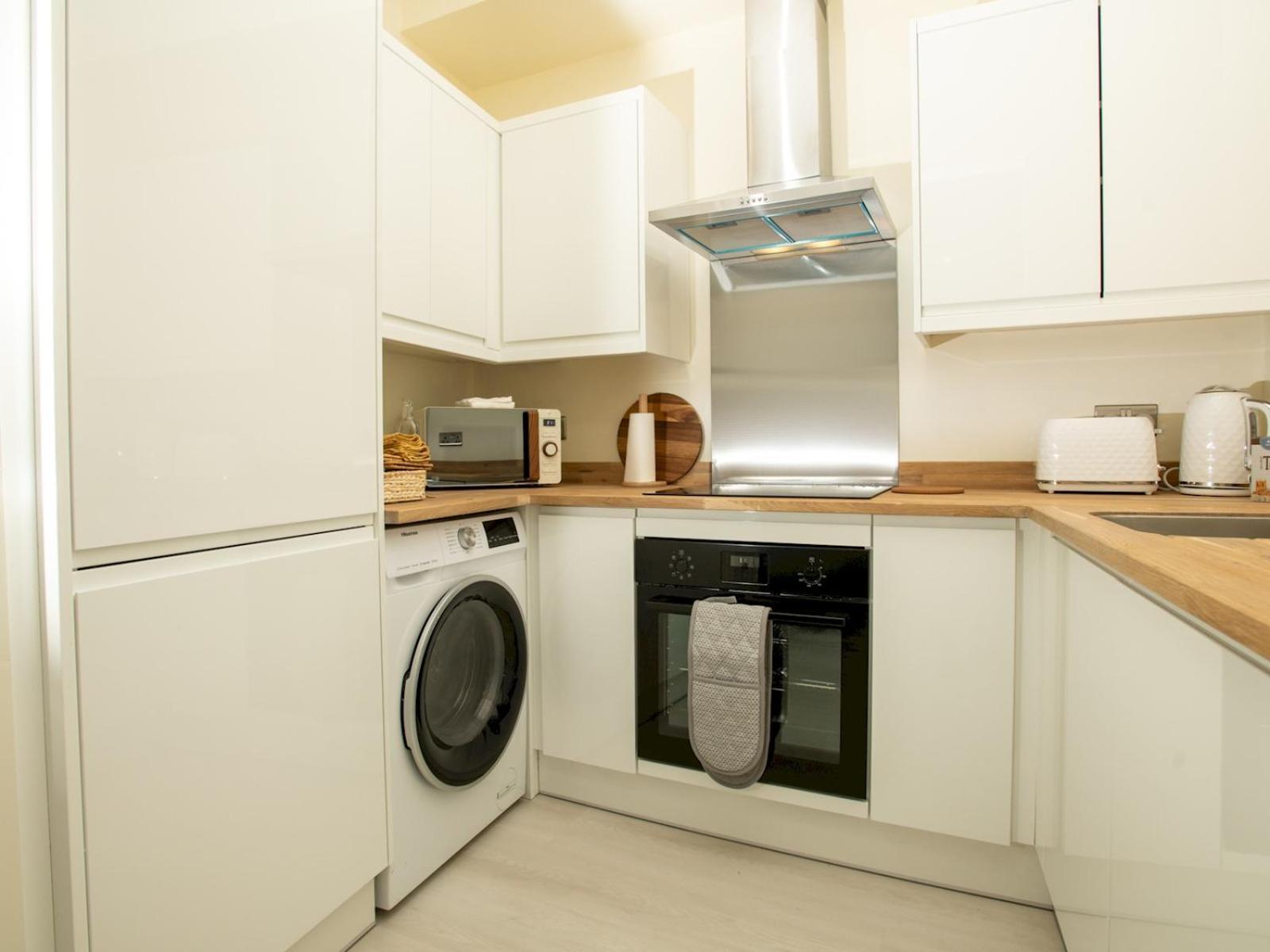 Pet Friendly Flat By The Castle Pass The Keys *