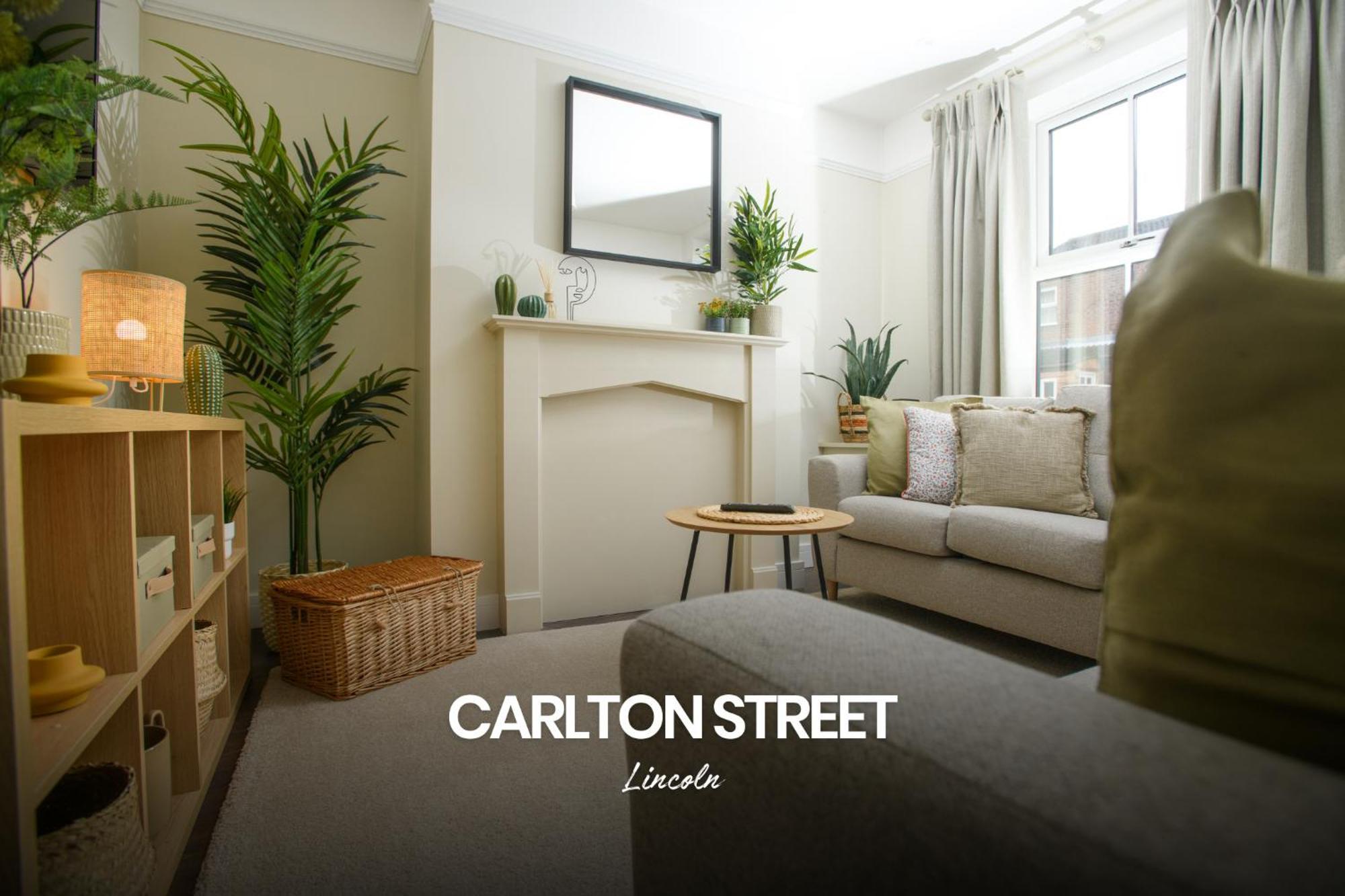 Inviting 2 Bedroom In By Renzo, Close To Cathedral! Lincoln