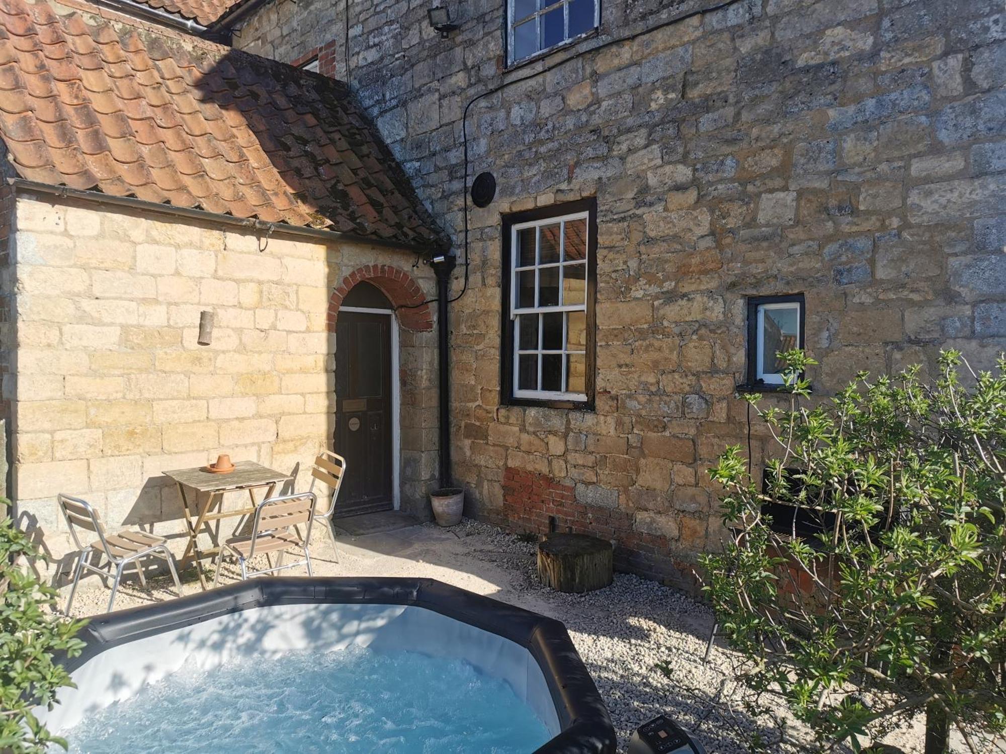 Hot Tub & Countrylife Cottage, Firepit For Groups Lincoln