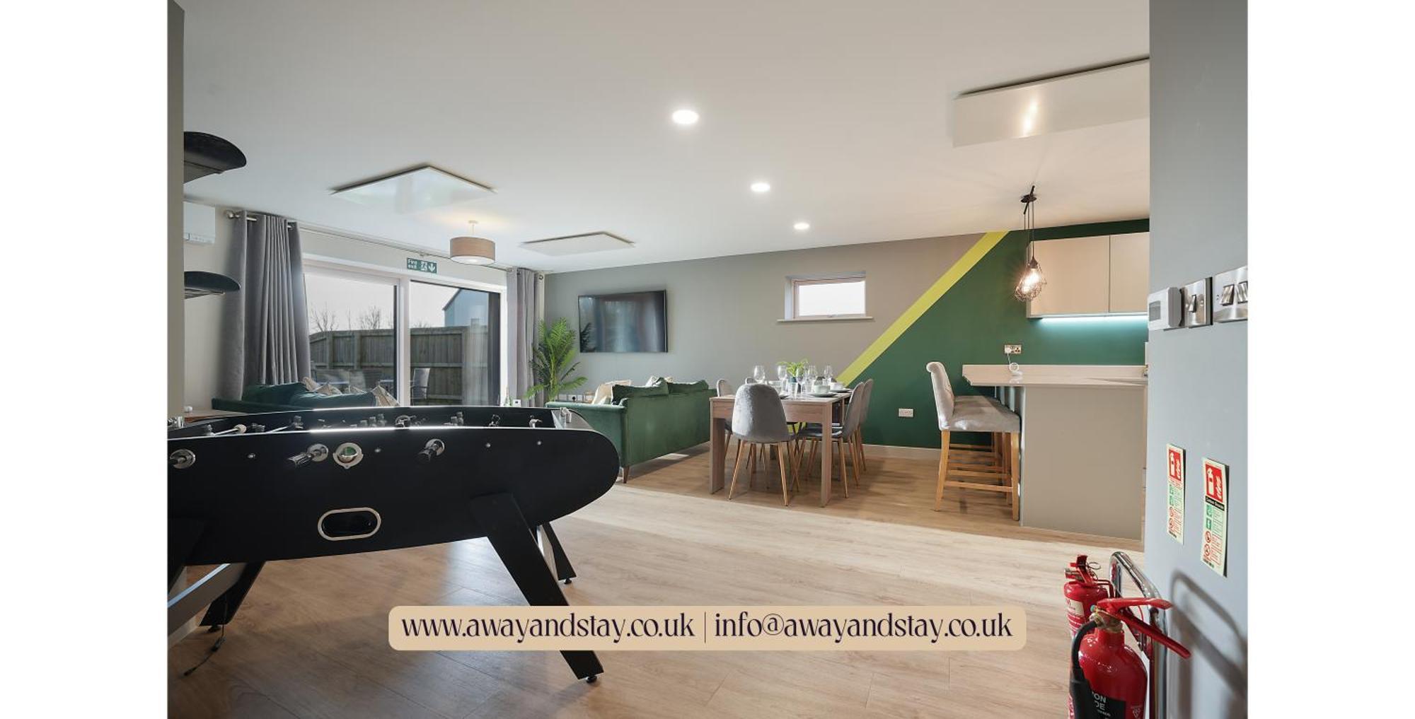 Casa de férias Spacious 4 Bed With Gym And Tennis Court