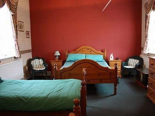 Horse And Jockey Apartment